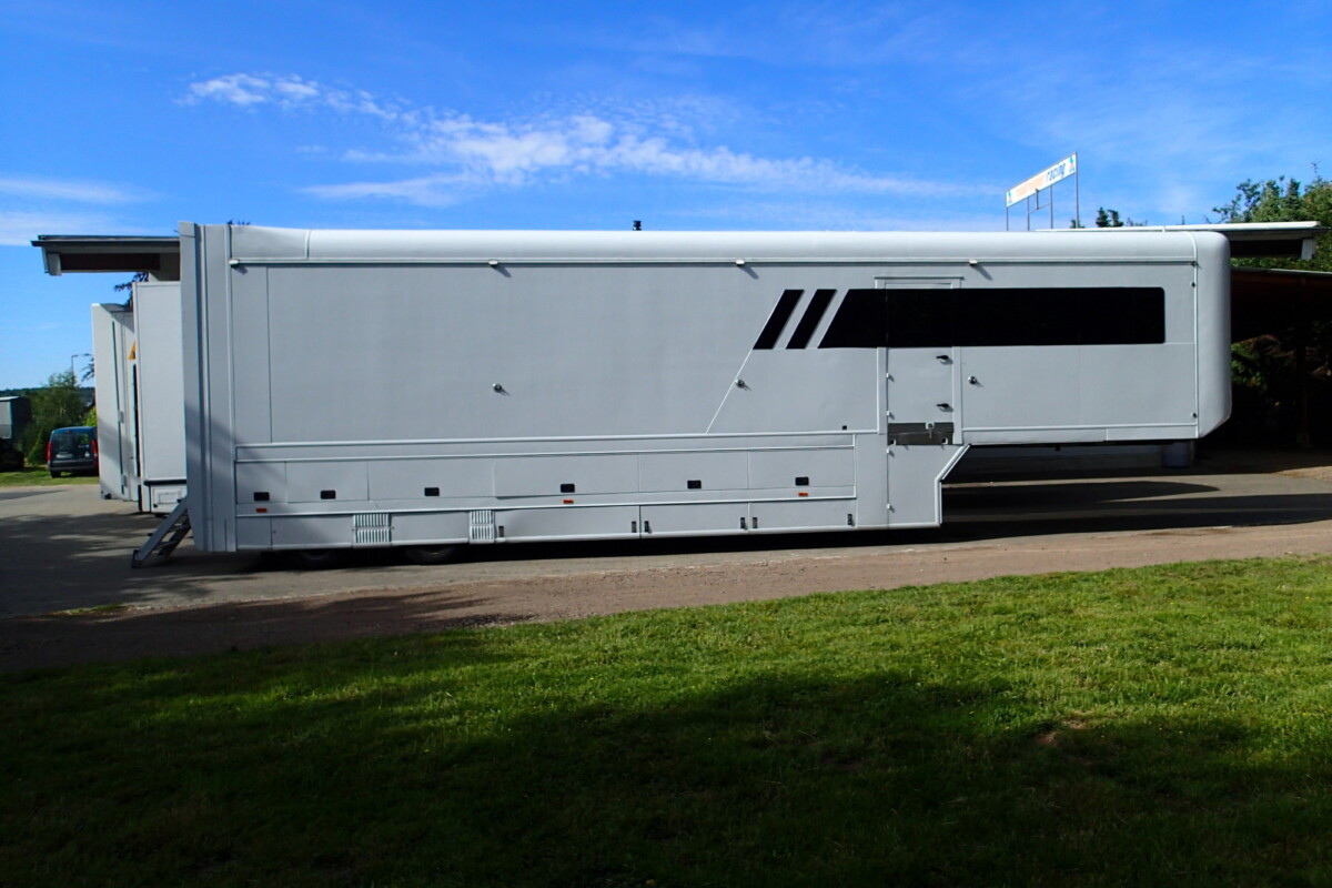 "Classic" ex Williams F1 racetrailer incl. Renault Magnum