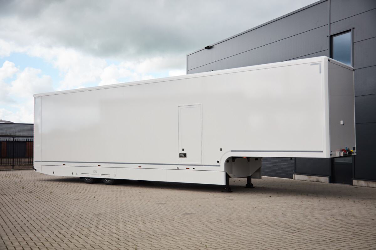 In stock: racetrailer