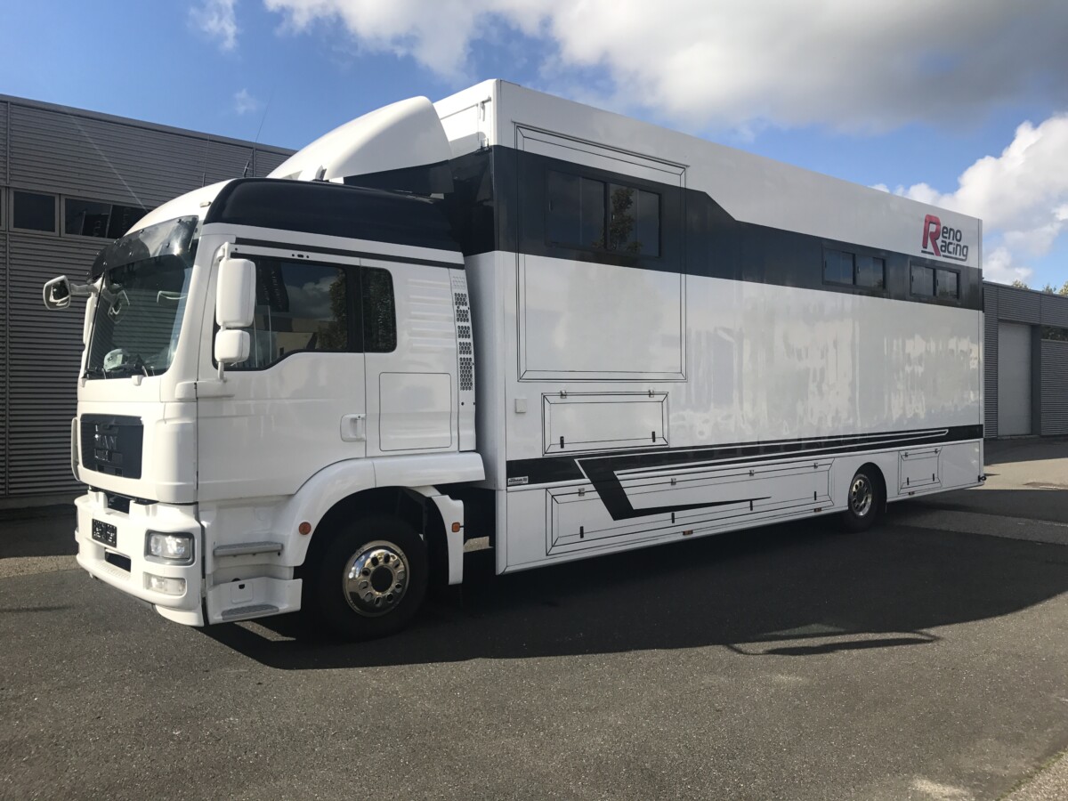 MAN 15.250 Race Truck with living and Workshop