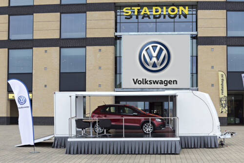 NEW: Mobile car showroom / 2 hydraulic ramps / solar panel