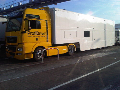 Race transporter 4/5 car with big awning (18 x 8m)