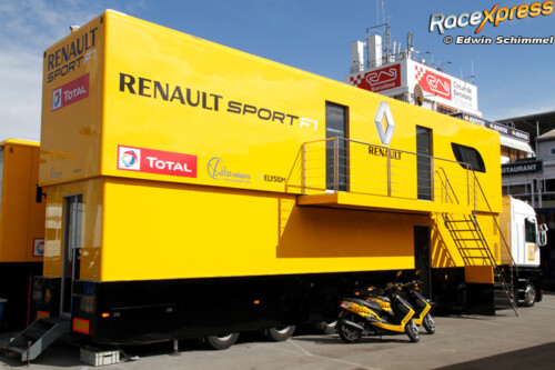 Renault Formula 1 pump-up office racetrailer